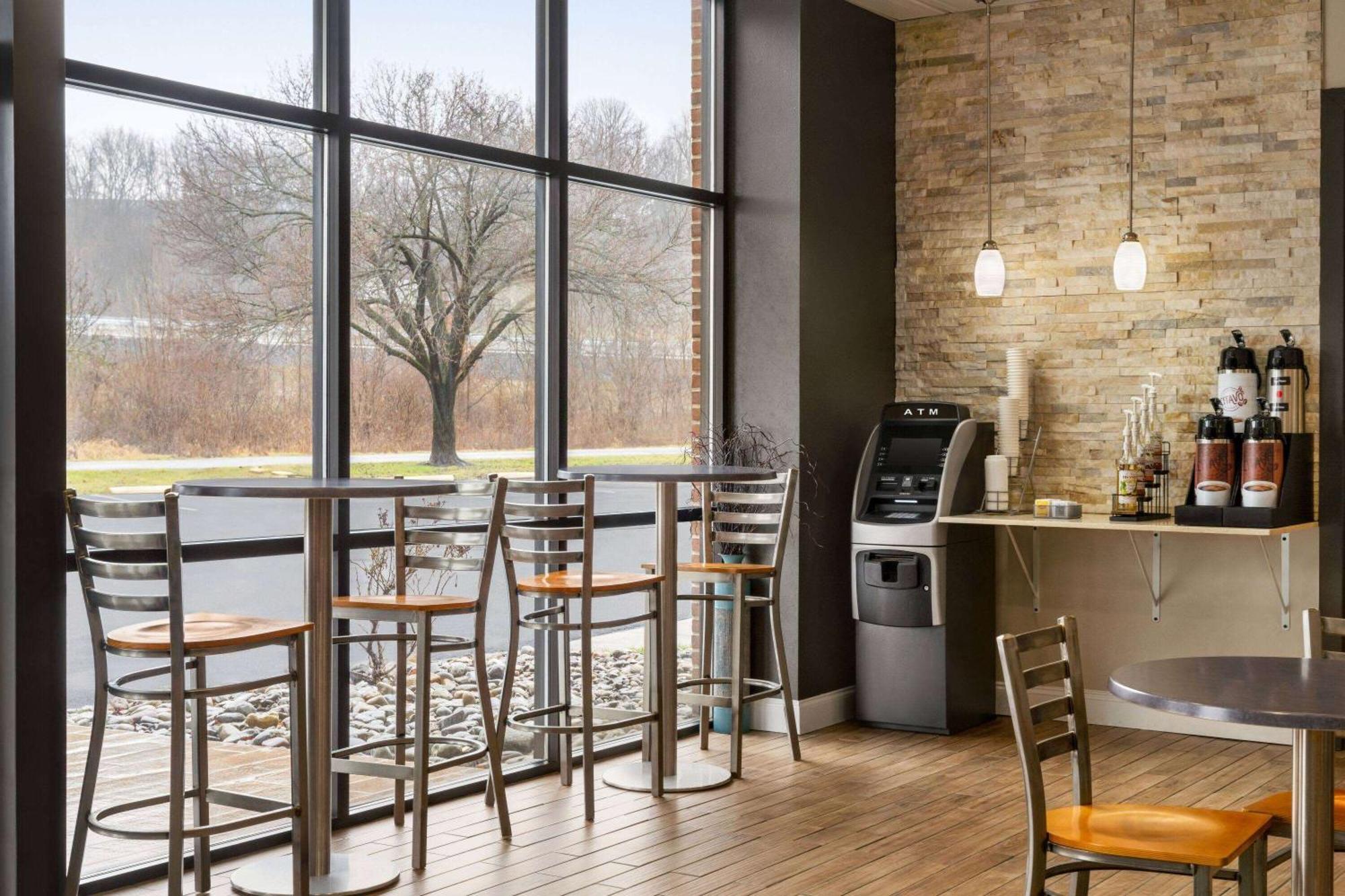 Days Inn & Suites By Wyndham Lancaster Amish Country Mountville Exteriér fotografie